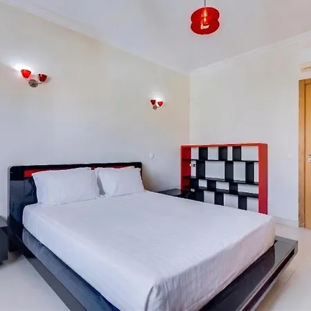 アパート Namora Com 4 Quartos E Piscina Privada ローレ