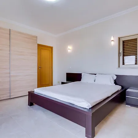 Namora Com 4 Quartos E Piscina Privada Loulé