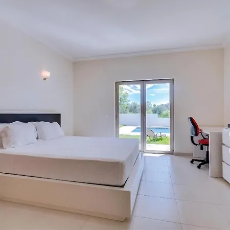 Namora Com 4 Quartos E Piscina Privada Loulé